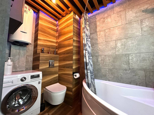 Продам трехкомнатную (3-комн.) квартиру, Молокова ул, 68, Красноярск г