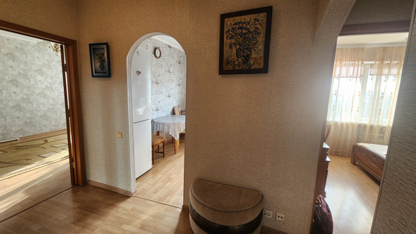 Продам двухкомнатную (2-комн.) квартиру, Постышева ул, 1, Находка г