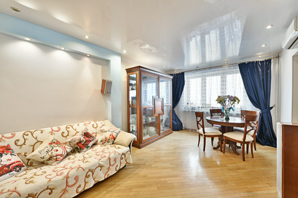 Продам трехкомнатную (3-комн.) квартиру, Большая Набережная ул, 19к2, Москва г