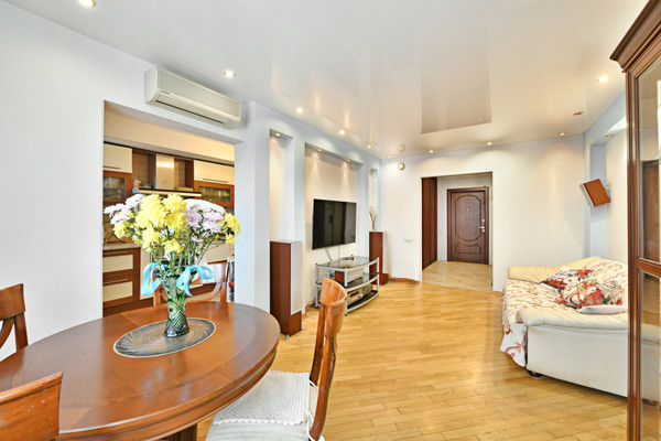 Продам трехкомнатную (3-комн.) квартиру, Большая Набережная ул, 19к2, Москва г