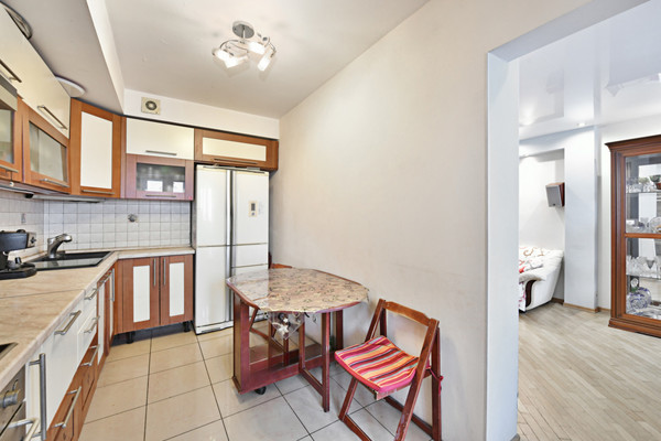 Продам трехкомнатную (3-комн.) квартиру, Большая Набережная ул, 19к2, Москва г