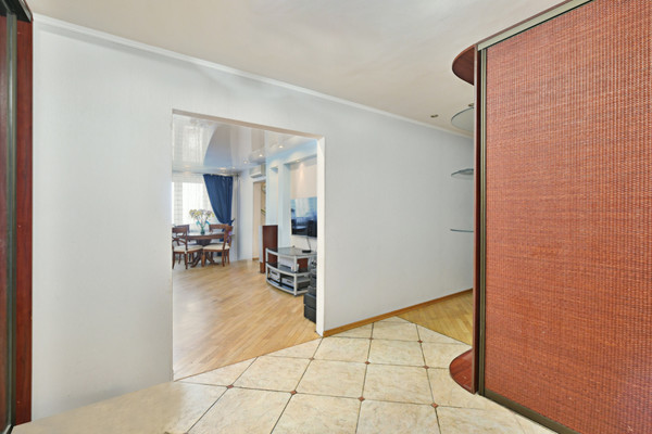 Продам трехкомнатную (3-комн.) квартиру, Большая Набережная ул, 19к2, Москва г