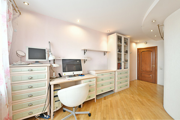 Продам трехкомнатную (3-комн.) квартиру, Большая Набережная ул, 19к2, Москва г