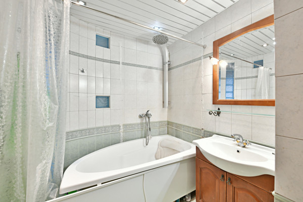 Продам трехкомнатную (3-комн.) квартиру, Большая Набережная ул, 19к2, Москва г