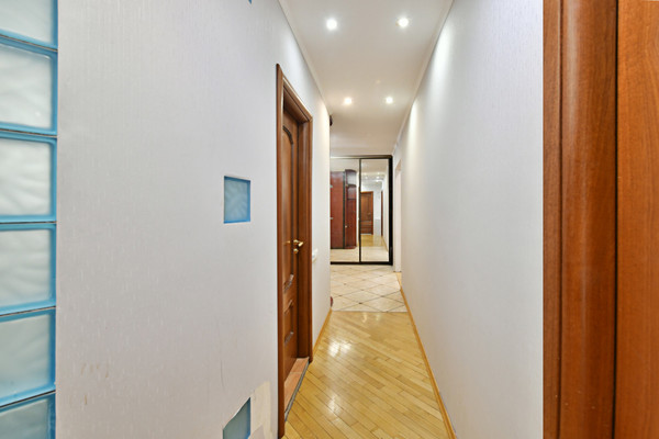 Продам трехкомнатную (3-комн.) квартиру, Большая Набережная ул, 19к2, Москва г