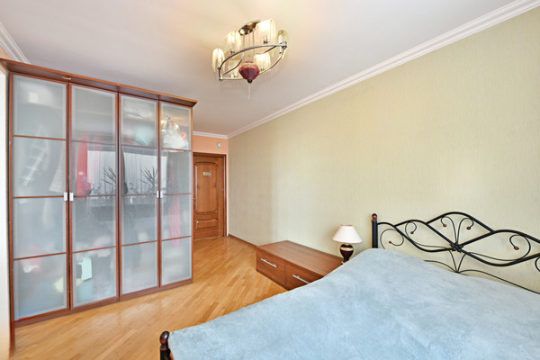 Продам трехкомнатную (3-комн.) квартиру, Большая Набережная ул, 19к2, Москва г