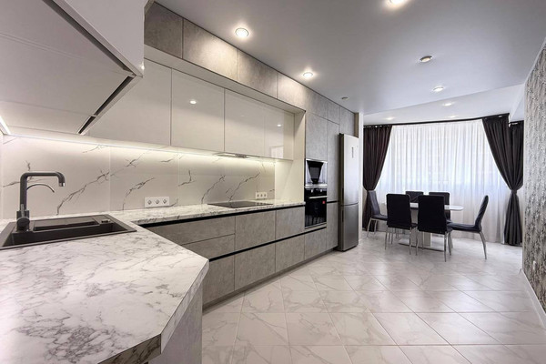 Продам трехкомнатную (3-комн.) квартиру, им. Цезаря Куникова ул, 24к2, Краснодар г