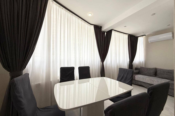 Продам трехкомнатную (3-комн.) квартиру, им. Цезаря Куникова ул, 24к2, Краснодар г