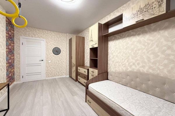 Продам трехкомнатную (3-комн.) квартиру, им. Цезаря Куникова ул, 24к2, Краснодар г