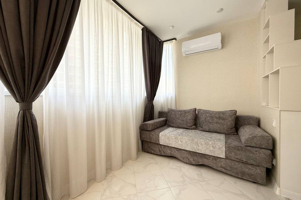 Продам трехкомнатную (3-комн.) квартиру, им. Цезаря Куникова ул, 24к2, Краснодар г