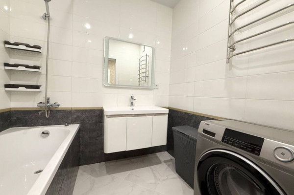 Продам трехкомнатную (3-комн.) квартиру, им. Цезаря Куникова ул, 24к2, Краснодар г