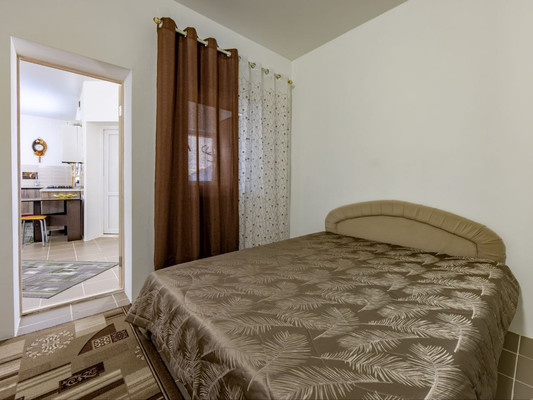 Продам трехкомнатную (3-комн.) квартиру, Ким ул, 32, Симферополь г