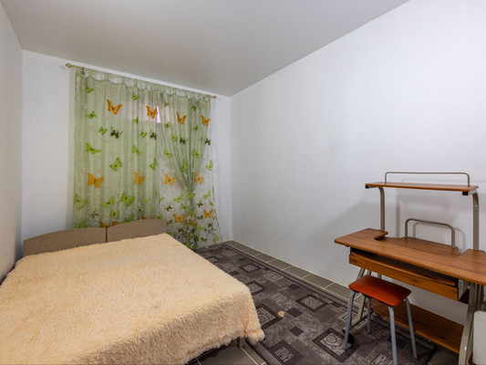 Продам трехкомнатную (3-комн.) квартиру, Ким ул, 32, Симферополь г