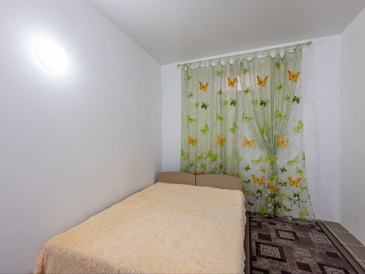 Продам трехкомнатную (3-комн.) квартиру, Ким ул, 32, Симферополь г