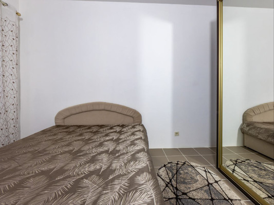 Продам трехкомнатную (3-комн.) квартиру, Ким ул, 32, Симферополь г