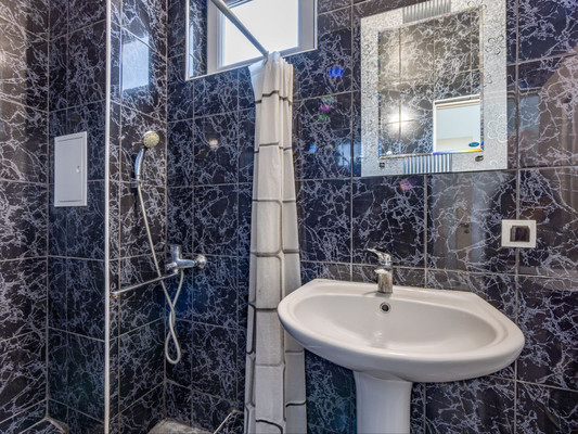 Продам трехкомнатную (3-комн.) квартиру, Ким ул, 32, Симферополь г