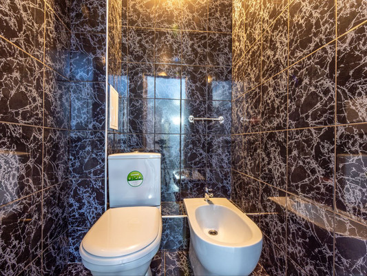 Продам трехкомнатную (3-комн.) квартиру, Ким ул, 32, Симферополь г