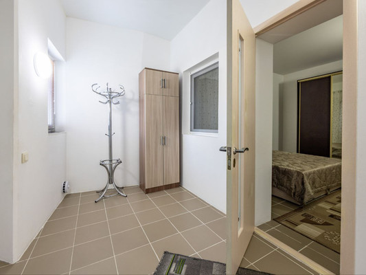 Продам трехкомнатную (3-комн.) квартиру, Ким ул, 32, Симферополь г