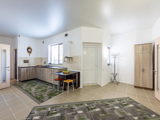 Продам трехкомнатную (3-комн.) квартиру, Ким ул, 32, Симферополь г