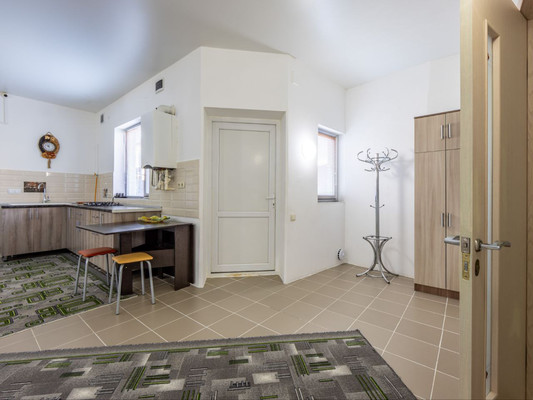 Продам трехкомнатную (3-комн.) квартиру, Ким ул, 32, Симферополь г