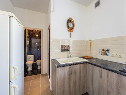 Продам трехкомнатную (3-комн.) квартиру, Ким ул, 32, Симферополь г