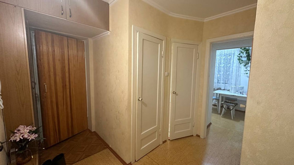 Продам двухкомнатную (2-комн.) квартиру, Железнодорожная ул, 3, Симферополь г