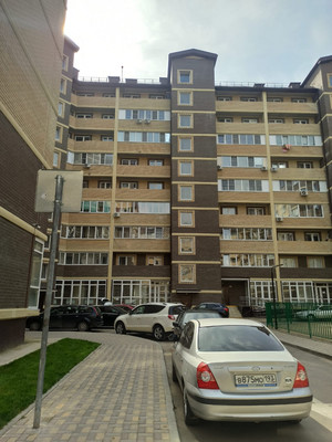 Продам трехкомнатную (3-комн.) квартиру, им. лётчика Позднякова ул, 2к6, Краснодар г