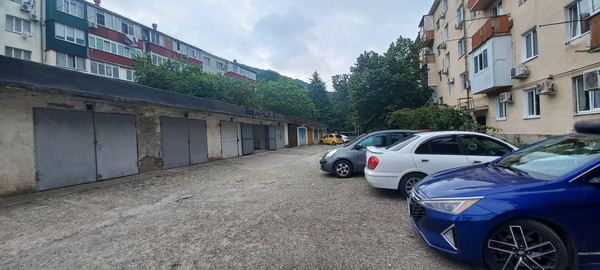 Продам трехкомнатную (3-комн.) квартиру, Горная ул, 1, Агой с