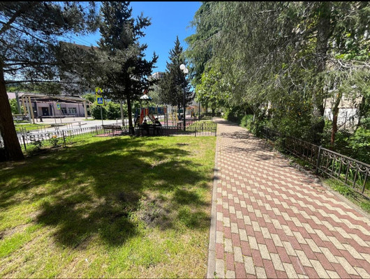 Продам трехкомнатную (3-комн.) квартиру, Горная ул, 1, Агой с