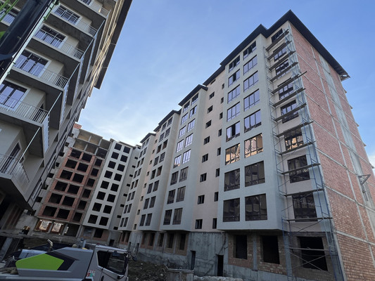 Продам трехкомнатную (3-комн.) квартиру, Ашурова ул, 1, Нальчик г