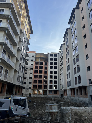 Продам трехкомнатную (3-комн.) квартиру, Ашурова ул, 1, Нальчик г