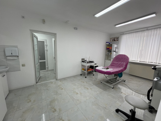 Продам торговое помещение 109 м2, Зеленая ул, 81, Калининград г