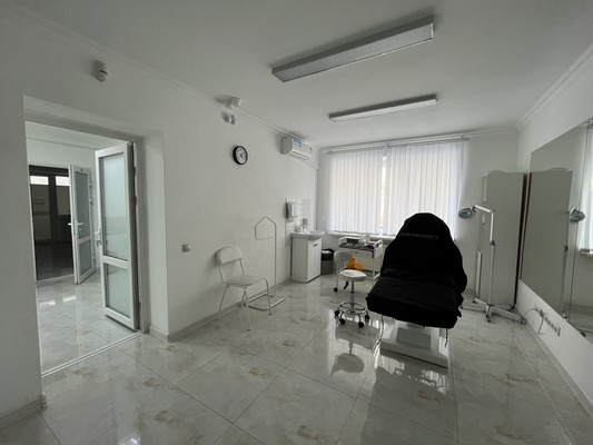 Продам торговое помещение 109 м2, Зеленая ул, 81, Калининград г