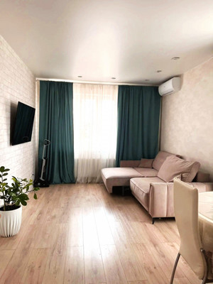 Продам трехкомнатную (3-комн.) квартиру, Конгрессная ул, 21, Краснодар г