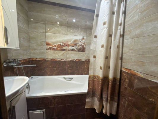 Продам двухкомнатную (2-комн.) квартиру, Балаклавская ул, 97, Симферополь г