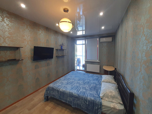 Продам однокомнатную (1-комн.) квартиру, Ревкомовский пер, 4, Алушта г