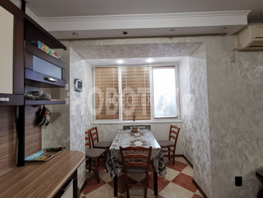 Продам двухкомнатную (2-комн.) квартиру, Ленина ул, 195Б, Горячий Ключ г