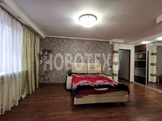 Продам двухкомнатную (2-комн.) квартиру, Ленина ул, 195Б, Горячий Ключ г