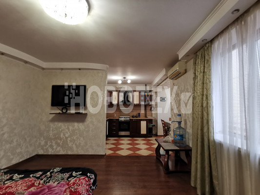 Продам двухкомнатную (2-комн.) квартиру, Ленина ул, 195Б, Горячий Ключ г