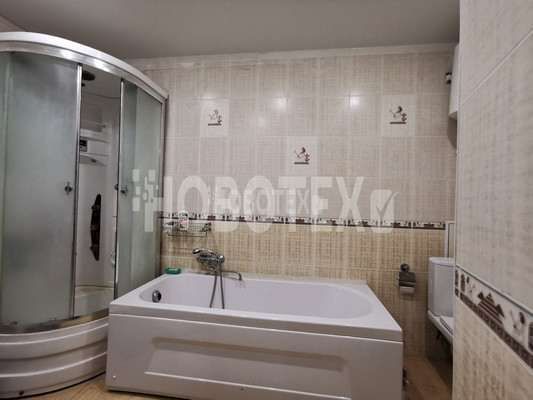 Продам двухкомнатную (2-комн.) квартиру, Ленина ул, 195Б, Горячий Ключ г