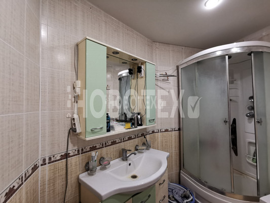 Продам двухкомнатную (2-комн.) квартиру, Ленина ул, 195Б, Горячий Ключ г