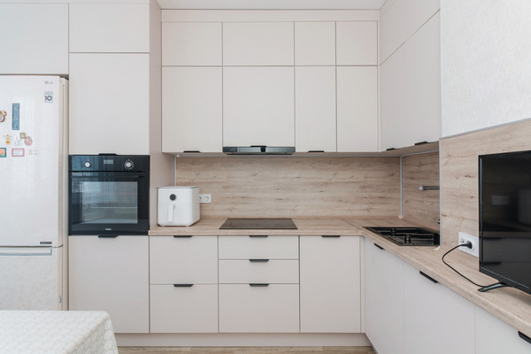 Продам трехкомнатную (3-комн.) квартиру, Строителей ул, 123, Ханты-Мансийск г