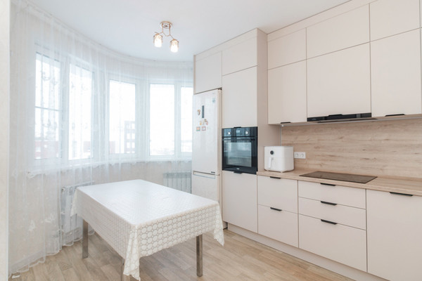 Продам трехкомнатную (3-комн.) квартиру, Строителей ул, 123, Ханты-Мансийск г