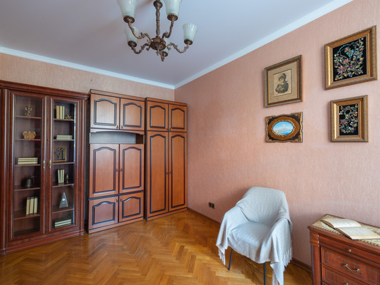 Продам трехкомнатную (3-комн.) квартиру, Ленинский пр-кт, 71, Москва г