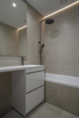 Продам двухкомнатную (2-комн.) квартиру, Болотниковская ул, 1к3, Москва г