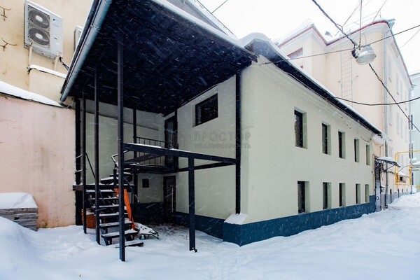 Продам коммерческое помещение 108 м2, Петровка ул, 19с7, Москва г