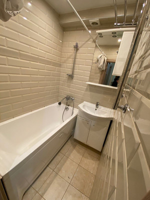 Продам двухкомнатную (2-комн.) квартиру, Кавказский б-р, 21, Москва г