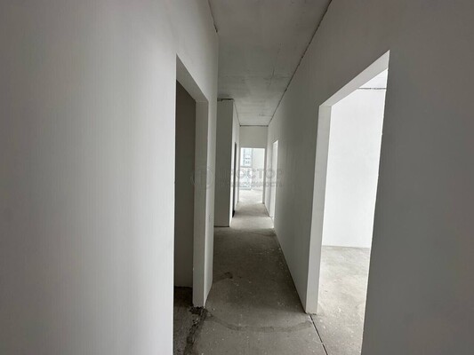 Продам трехкомнатную (3-комн.) квартиру, Ореховый б-р, 24к3, Москва г