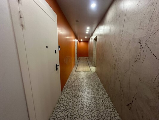 Продам трехкомнатную (3-комн.) квартиру, Ореховый б-р, 24к3, Москва г