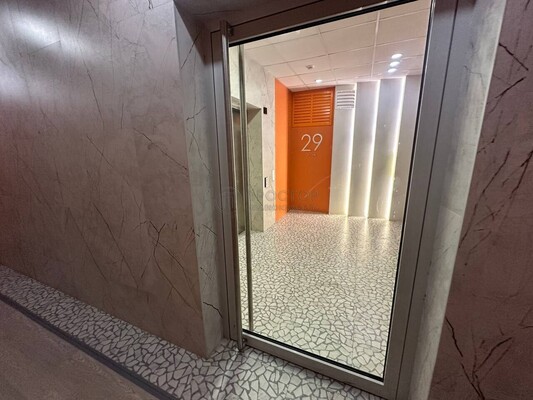 Продам трехкомнатную (3-комн.) квартиру, Ореховый б-р, 24к3, Москва г